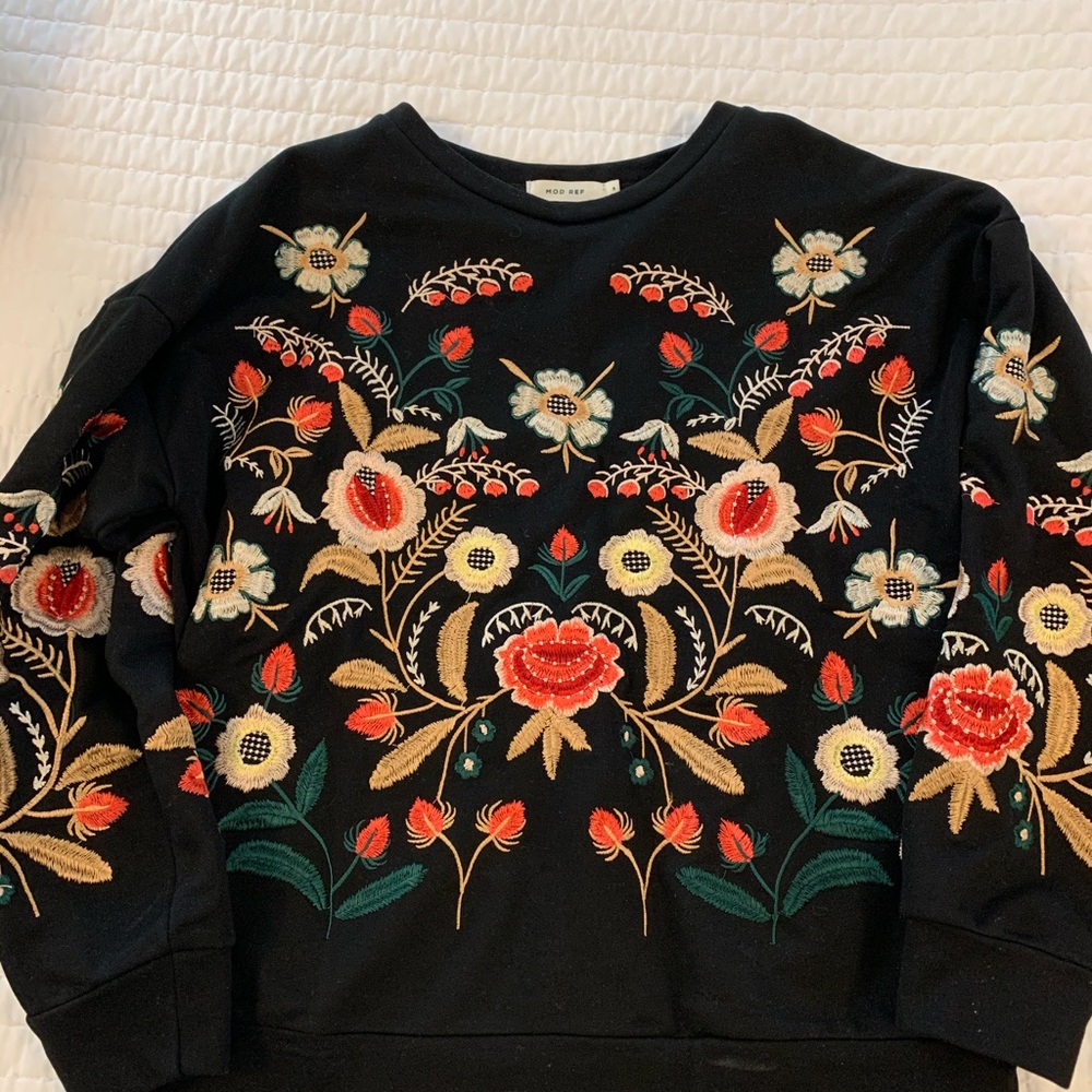 Mod Ref Embroidered Sweatshirt